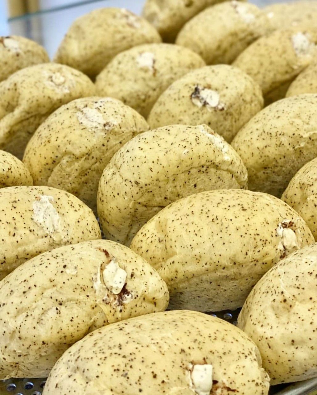 얼그레이, 고구마 카스테라 등 다양한 맛의 크림빵은 어글리베이커리의 인기메뉴 중 하나다. | 이미지 출처: 어글리베이커리 네이버지도 업체 제공 이미지