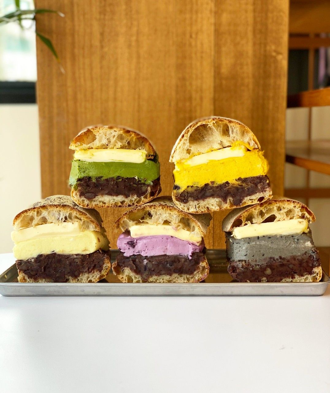 속이 실한 것으로 유명한 어글리베이커리의 빵들. | 이미지 출처: 어글리베이커리 네이버지도 업체 제공 이미지