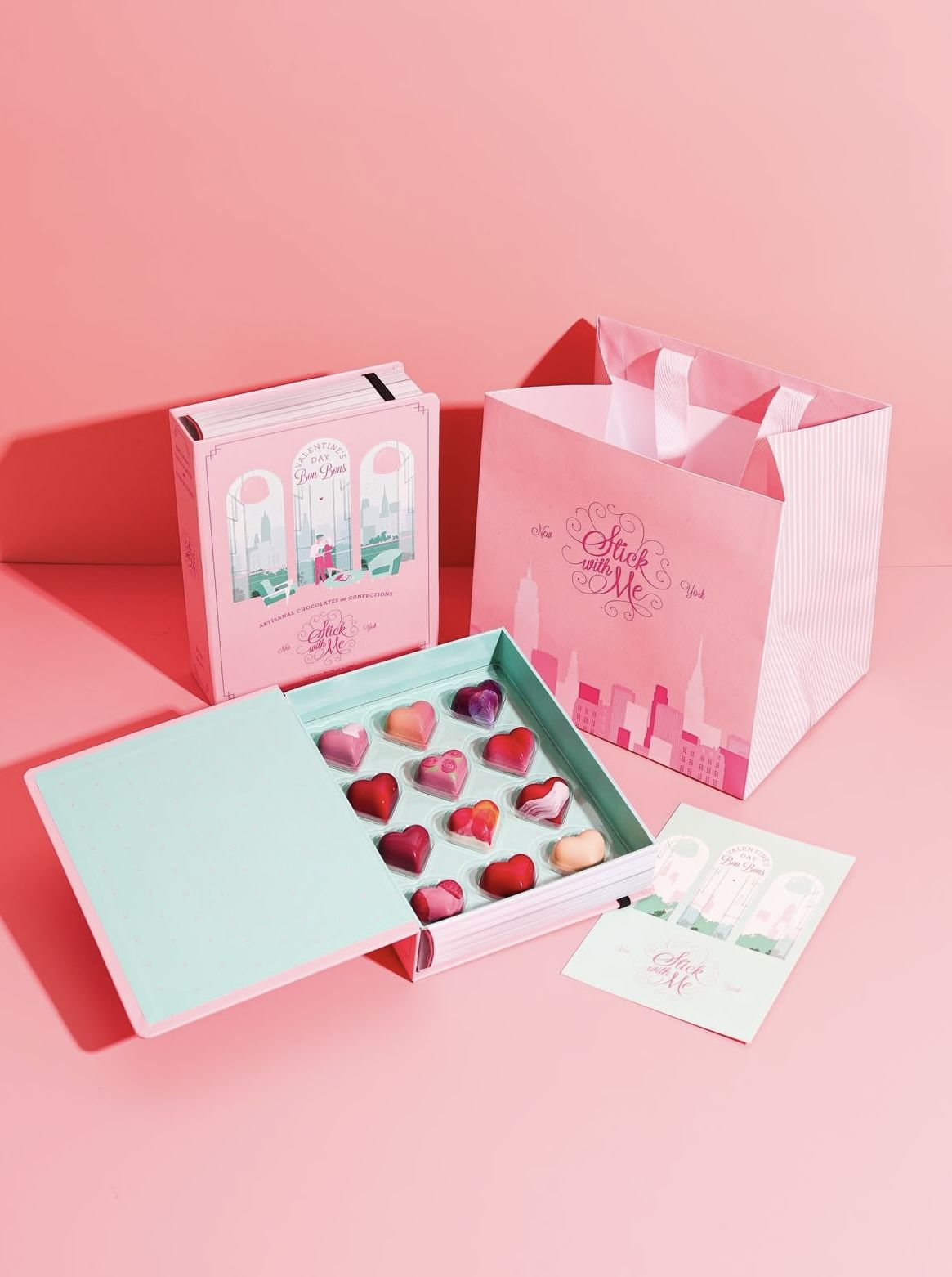 하트를 모티프로 한 발렌타인 한정 봉봉 세트를 출시했다. / 출처: 스틱윗미 인스타그램