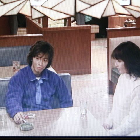 시대를 한참 앞서간 기무라 타쿠야. 지금 이렇게 입고 나가도 이상하지 않을 것 같다. 