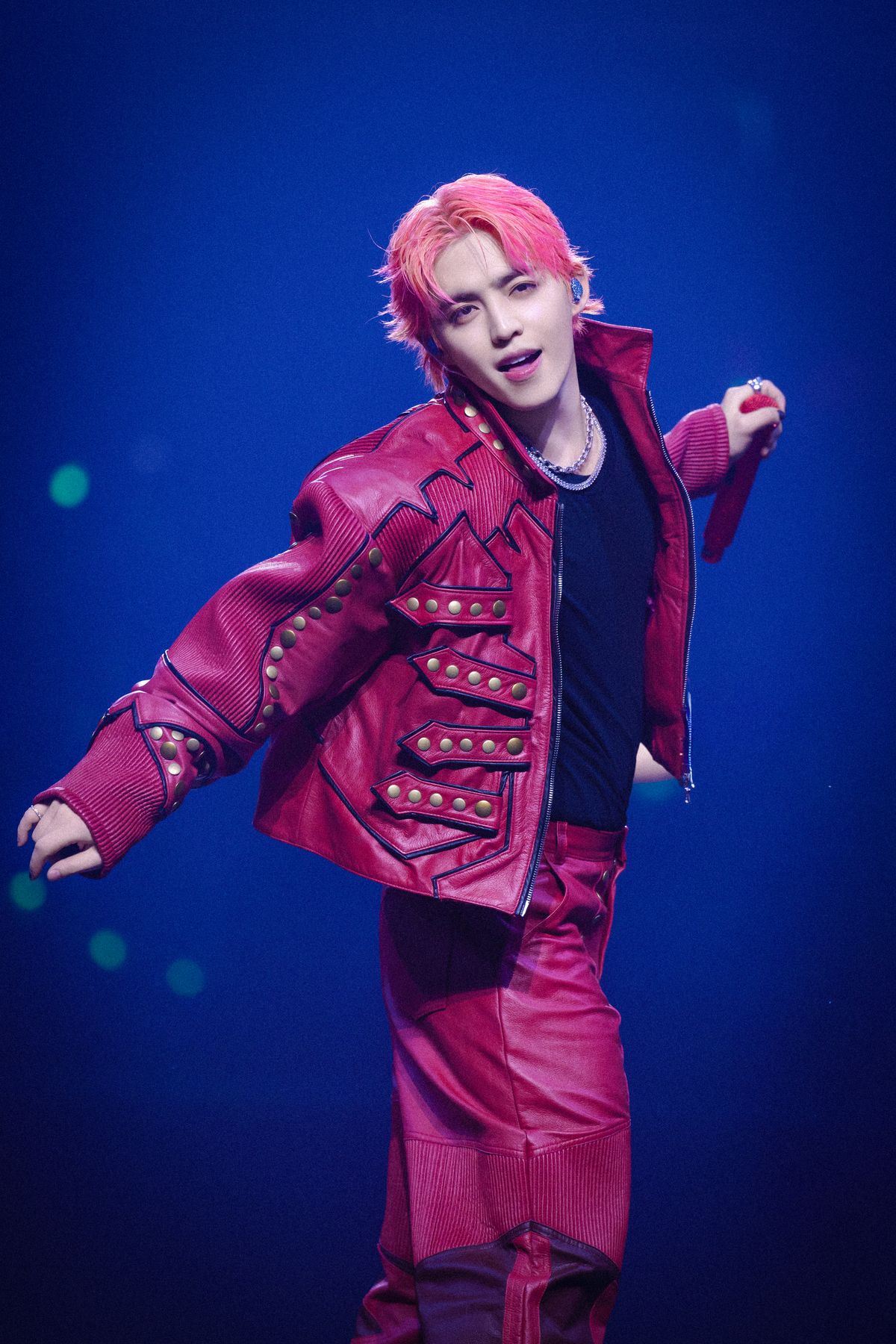 인천 공연에서 무대 위 에스쿱스