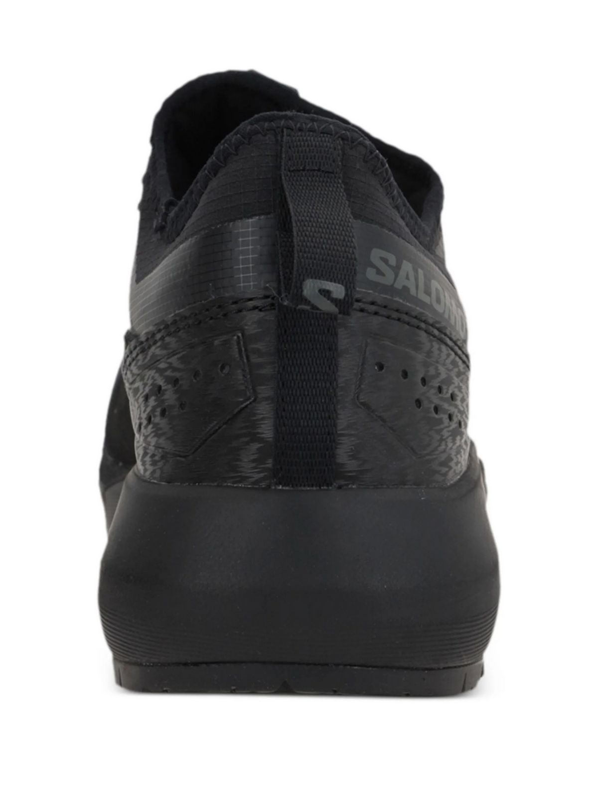 신축성 있는 토글 디테일과 두툼한 고무 밑창, 후면 디자인 / 이미지 출처: 살로몬 공식 홈페이지 