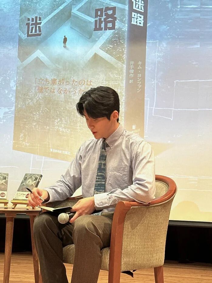 빳빳한 비즈니스 맨 말고, 디테일로 완성하는 김선호의 캐주얼 셋업 스타일링 / 이미지 출처: 넷플릭스, 김선호 인스타그램 @seonho__kim