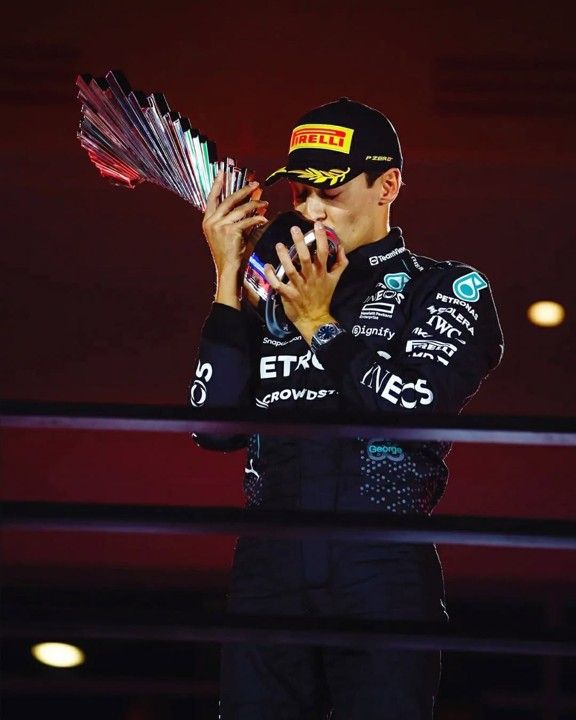 IWC가 후원하는 드라이버 조지 러셀 / 이미지 출처 : 인스타그램 @teamgeorgerussell 