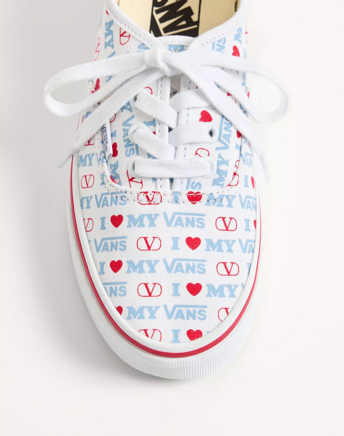 발렌티노와 반스의 컬래버레이션에서 찾은 하트 아이템은 조금 더 특별한 선택 / 이미지 출처: 발렌티노.