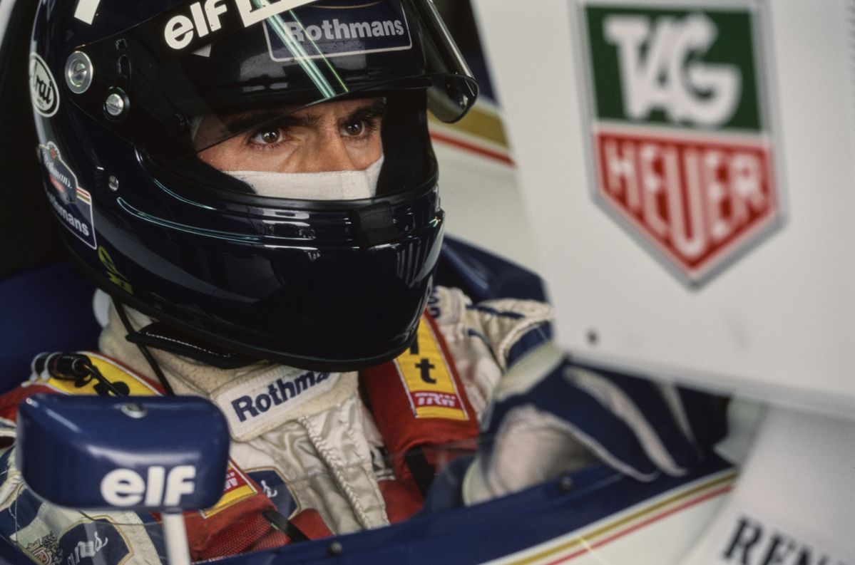 1994년 일본 GP, 태그호이어 모니터로 기록을 확인 중인 데이먼 힐. / 이미지 출처 : 게티이미지