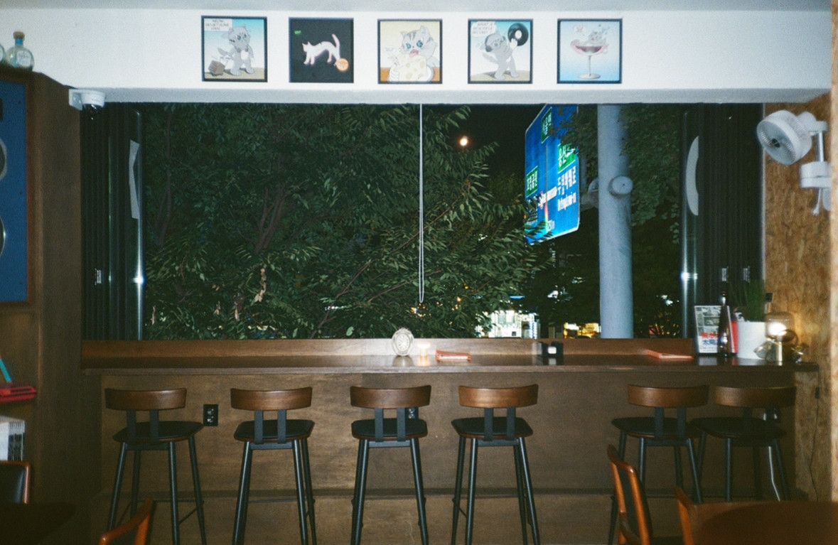 LP바로도 유명한만큼 빈티지한 인테리어가 돋보인다. / 이미지 출처: 네이버 지도 업체 제공 이미지