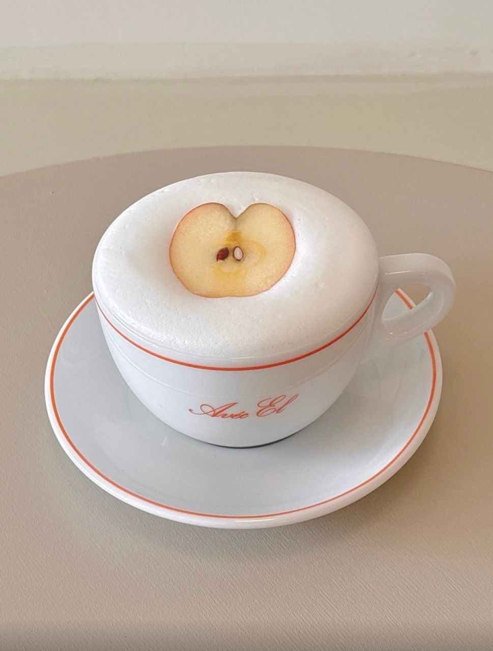 ‘아베크엘’의 시그너처 음료인 ‘링고 라떼’. / 이미지 출처: 아베크엘 네이버지도 업체 제공 이미지