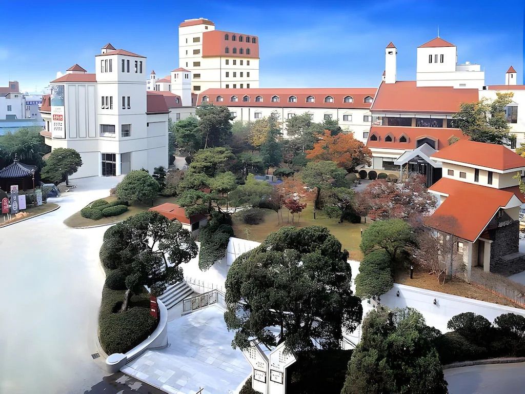 충남 아산에 위치한 온양 관광호텔의 전경