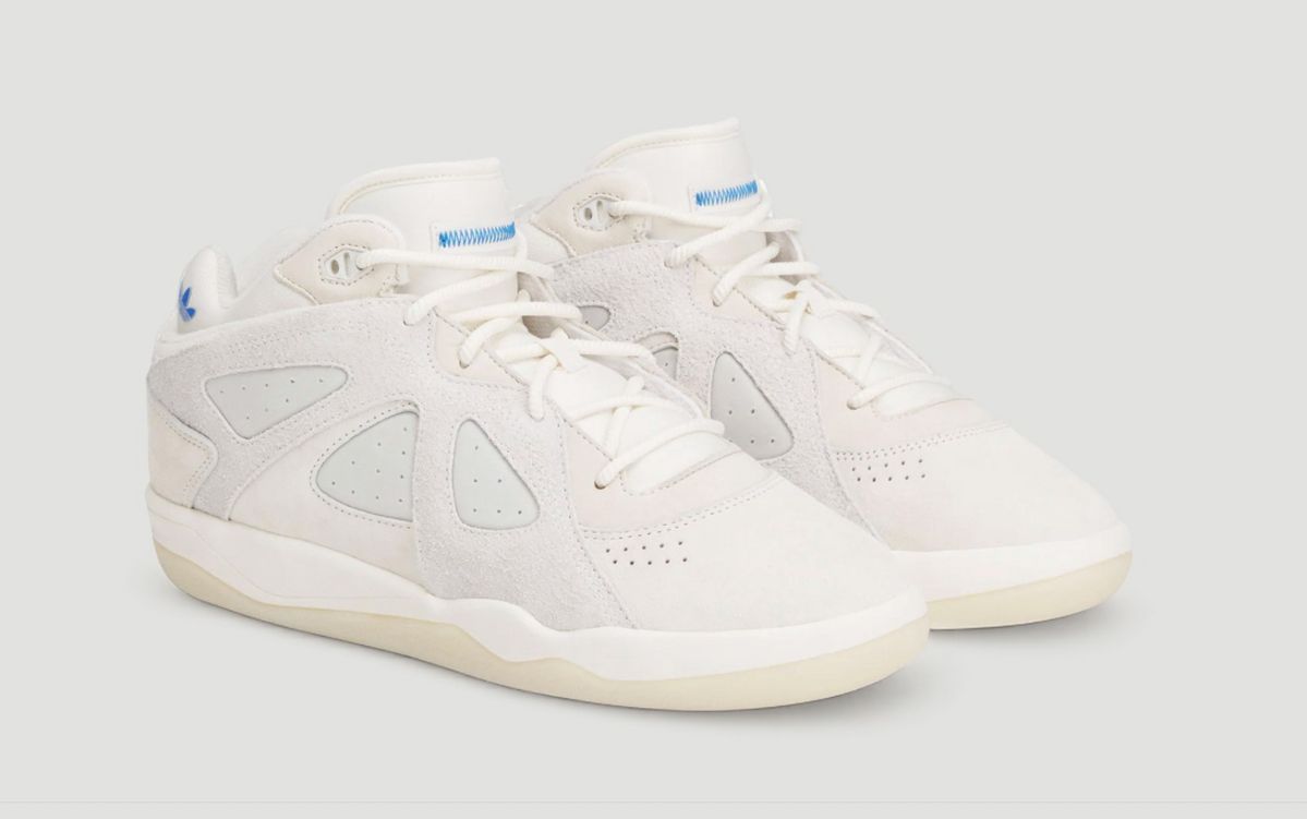 배드 버니가 착용한 아디다스 스니커즈 / 이미지 출처: 아디다스