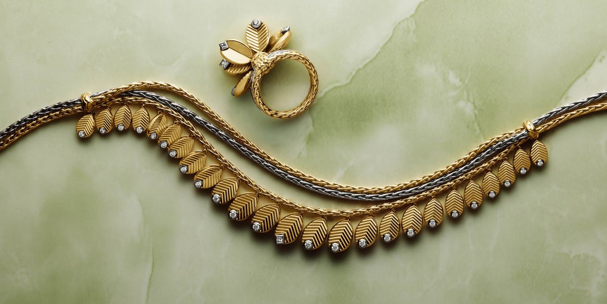 브릴리언트, 프린세스 컷 다이아몬드를 세팅한 그랑 드 카페 옐로,화이트 골드 링과 네크리스.