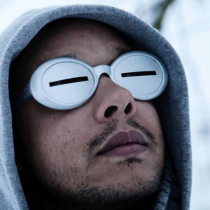 현대 감성으로 재해석된 고글 / 이미지 출처: : Innuitgoggles.com