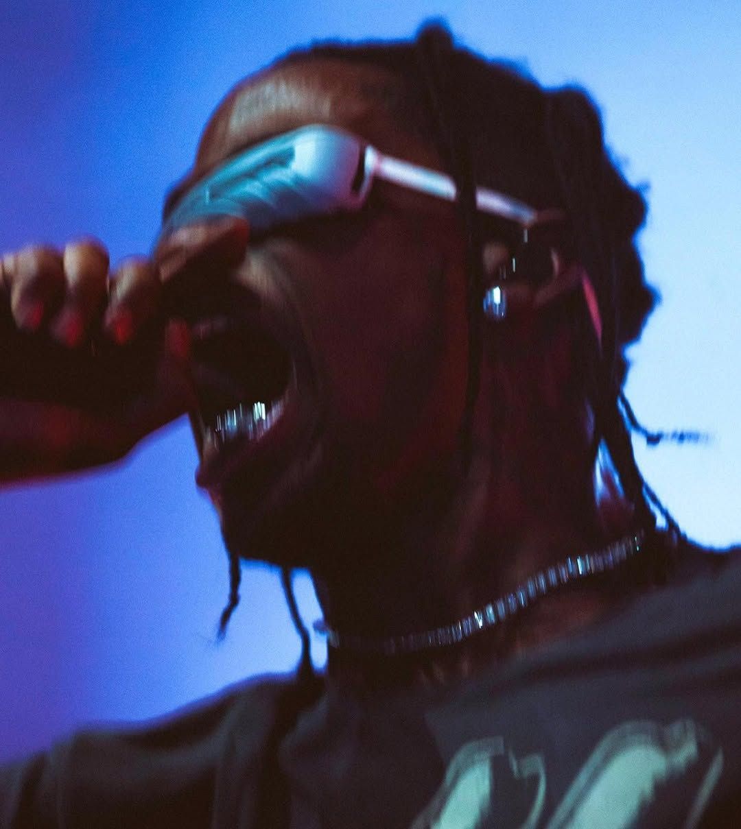 2022년 런던 O2 아레나 공연에서 트래비 스캇이 착용한 아이웨어 / 이미지 출처: 인스타그램 @travisscott