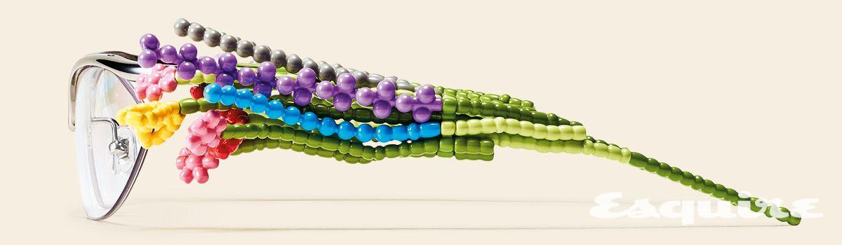 템플에 꽃 모티브 장식을 더한 부케 02 안경 40만원 젠틀몬스터.