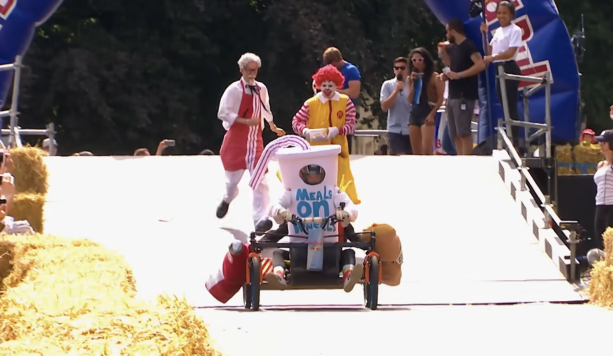 대회마다 온갖 기상천외한 수제 카트가 쏟아져 나오기로 유명하다. / 출처: 레드불 공식 유튜브 채널