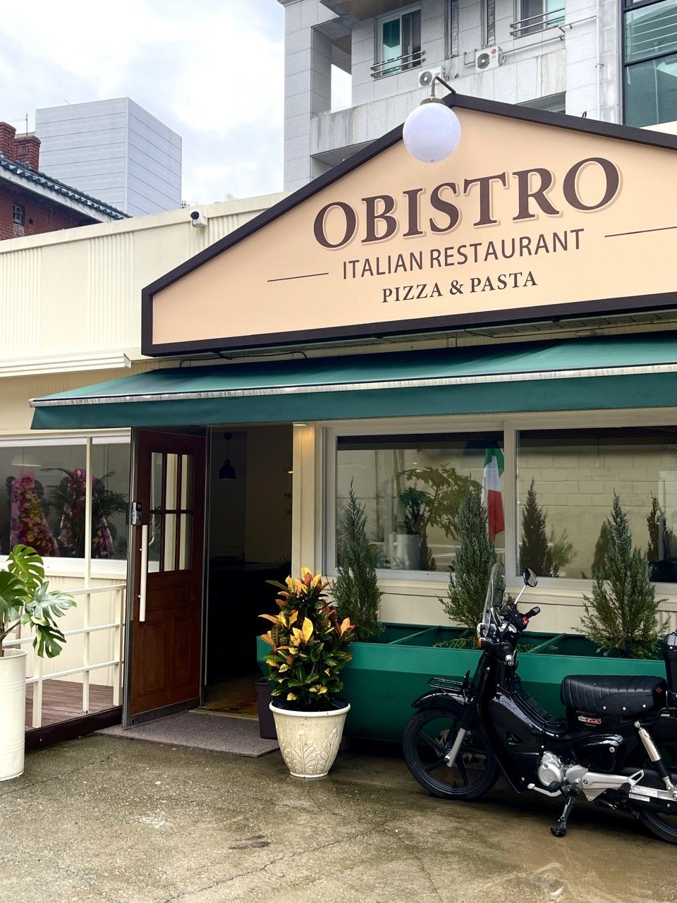 아늑한 분위기의 ‘오비스트로 금천’의 외관이 눈에 띈다. / 출처: 오비스트로 금천 네이버지도 업체 제공