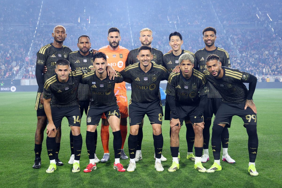 손흥민이 이끄는 LAFC 선수들의 단체 사진. / 이미지출처: 게티이미지스