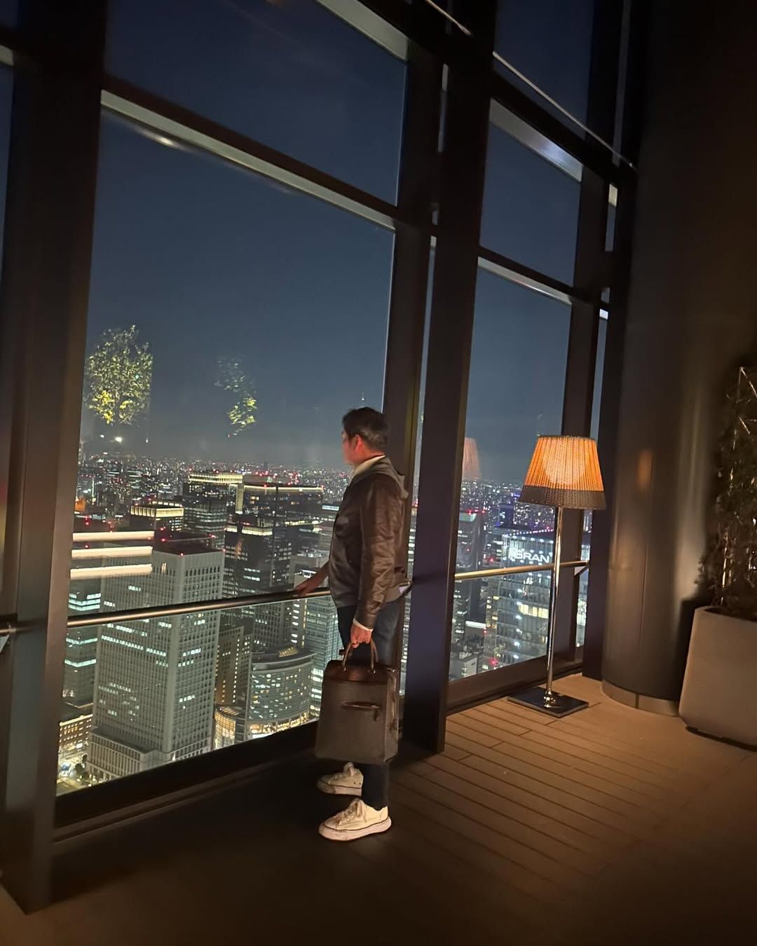 모던한 백을 즐겨 착용하는 정용진 회장 / 이미지 출처: 인스타그램 @yj_loves