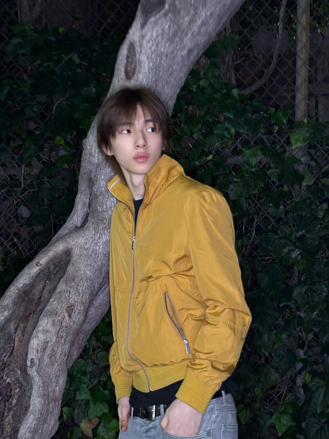 주훈의 아우터는 언제나 몸에 딱 알맞는 레귤러 핏으로 / 이미지 출처: 코르티스 SNS 및 위버스.