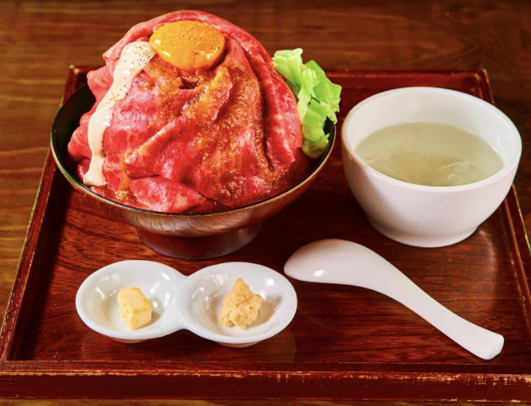 생소고리를 올려주는 와규 덮밥 / 이미지 출처: 로스트비프 오노 하라주쿠점