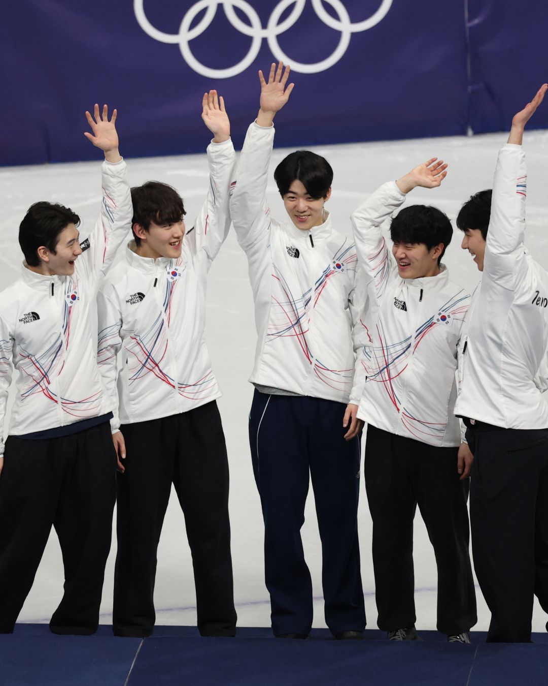 메달 획득을 자축하는 선수들 / 이미지 출처: 게티이미지 코리아