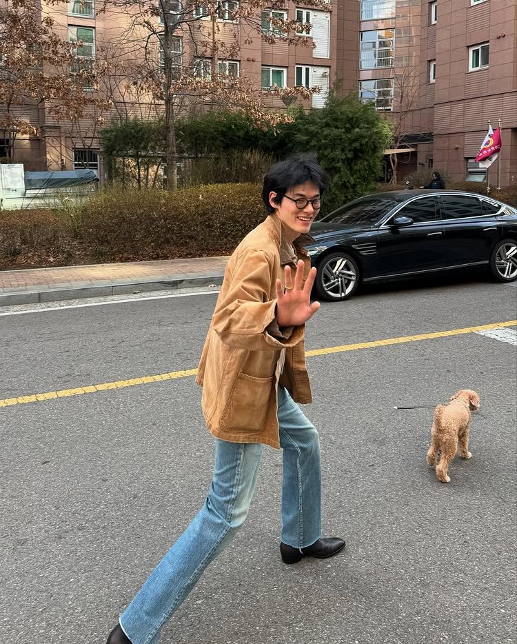 같은 아이템 다른 컬러와 패턴으로 완성하는 시밀러 룩 / 이미지 출처: 인스타그램 @keemwj @kwak_jy