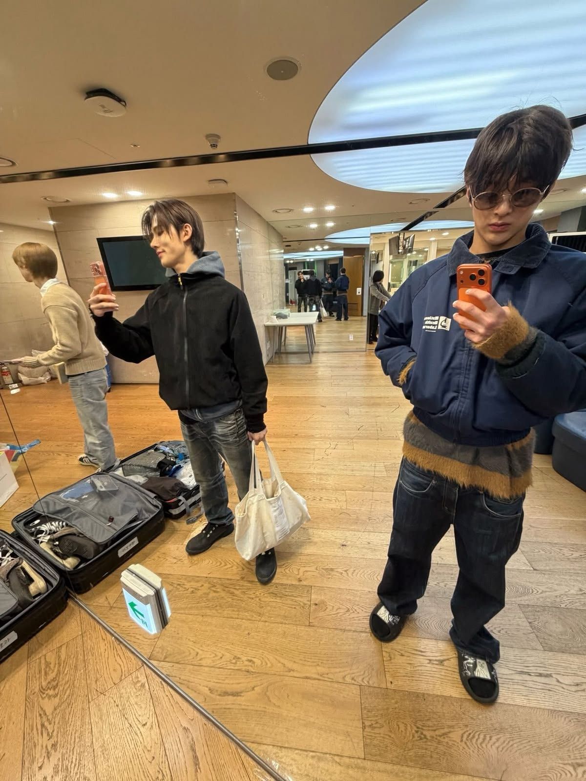 다양한 핏과 아이템으로 소화하는 빈티지 재킷 / 이미지 출처: 인스타그램 @cortis 