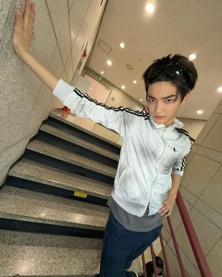 다양한 핏과 아이템으로 소화하는 빈티지 재킷 / 이미지 출처: 인스타그램 @cortis 