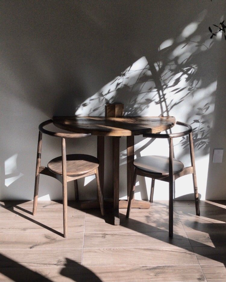 ‘으믐’에서는 매장 가득 들어오는 햇살을 맞으며 여유를 즐기기 좋다. / 이미지 출처: 으믐 네이버지도 업체 제공 이미지