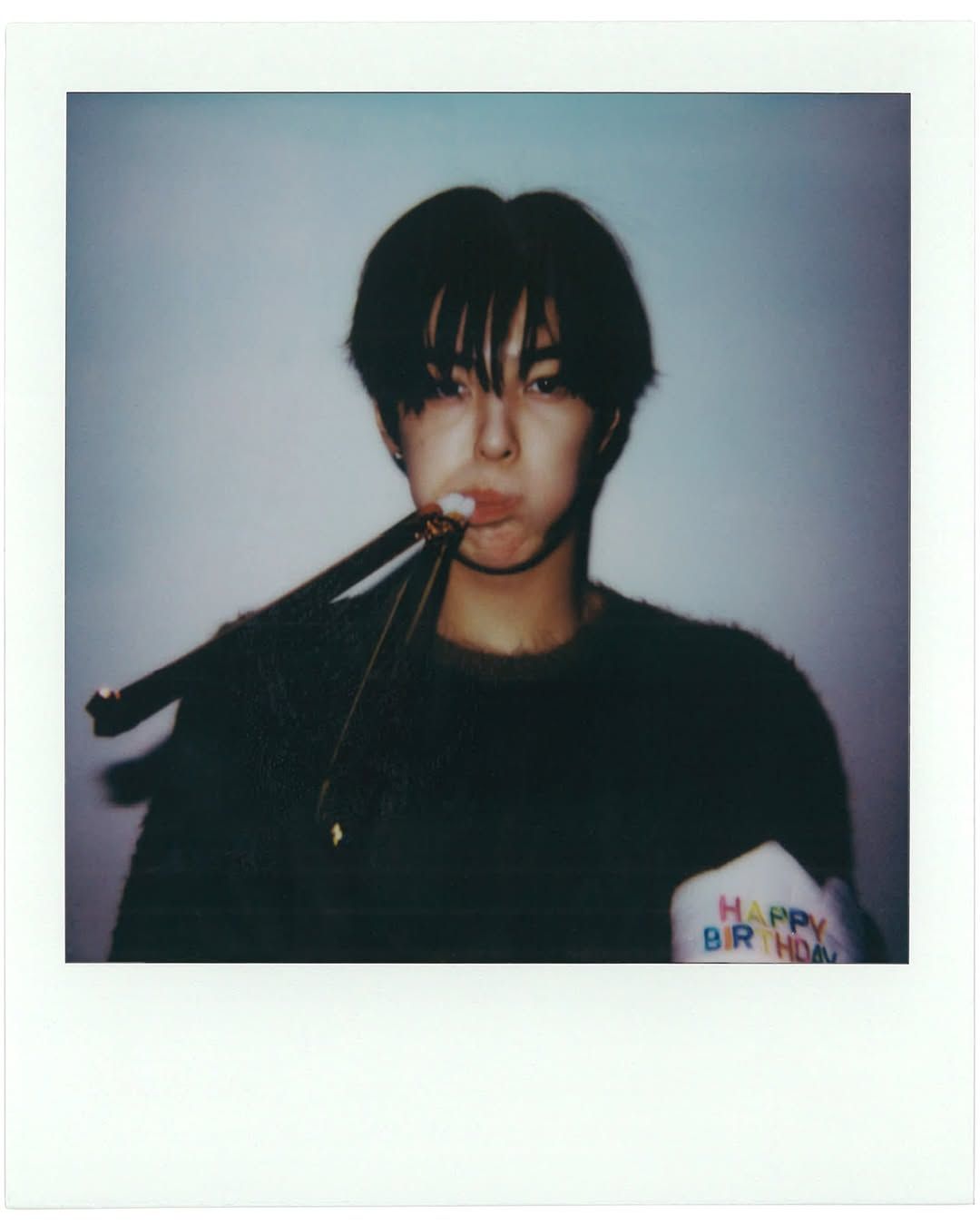 건호와 성현처럼 폴라로이드에 남긴 과감한 낙서는 평생 간직할 추억 / 이미지 출처: 코르티스 SNS 및 위버스.