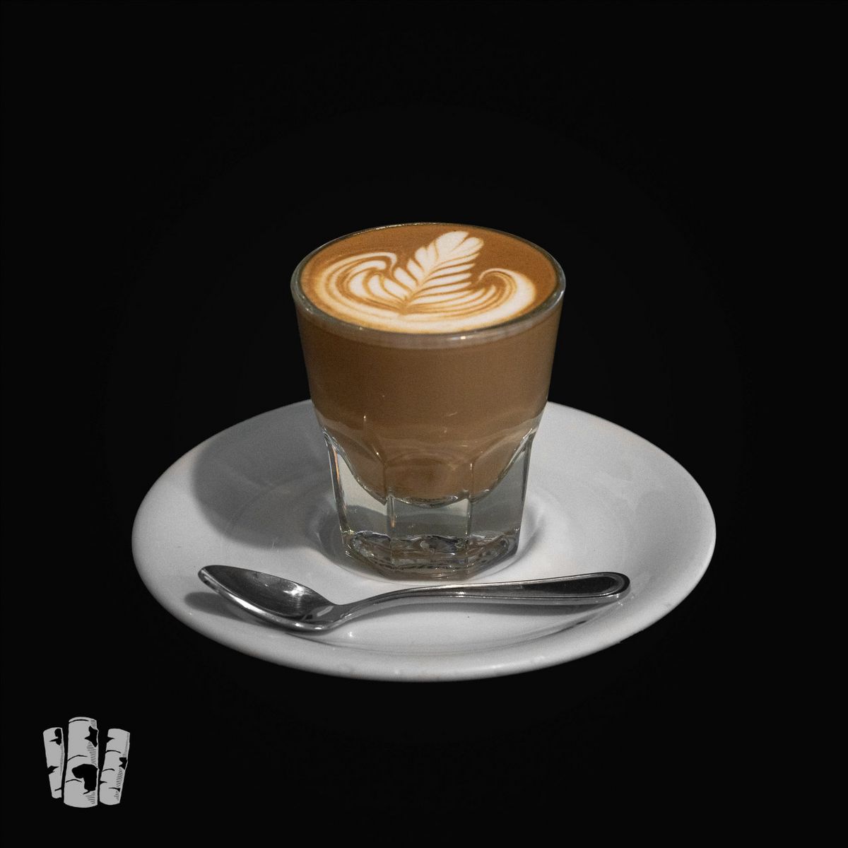 유기농 우유로 만들어 고소하면서도 신선한 풍미가 돋보이는 코르타도. / 이미지 출처: 버치커피 네이버지도 업체 제공 이미지