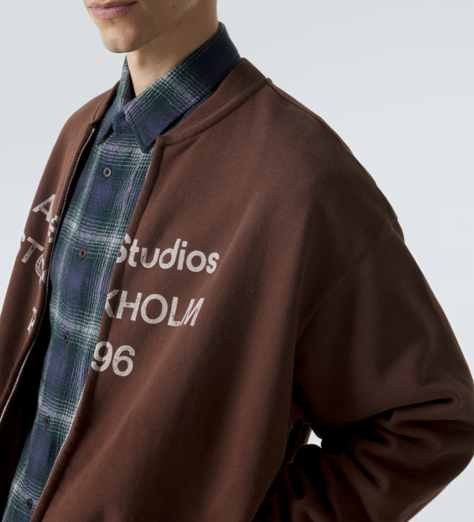 블렌드 코튼 재질로 제작된 은은한 광택의 아우터 / 이미지 출처: Acne Studio