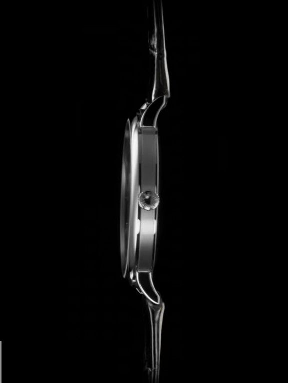 날렵한 디자인을 갖춘 6.2mm 두께의 랑에 운트 죄네 삭소니아 씬 / 이미지 출처: www.alange-soehne.com