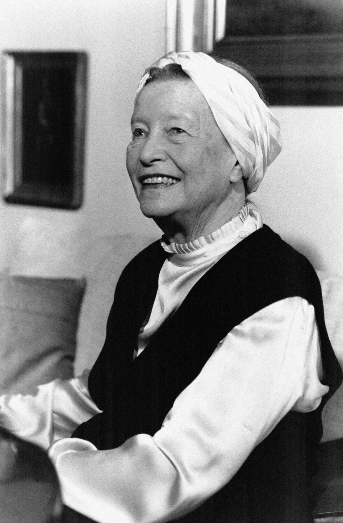 단정하고 우아한 스타일의 시몽 드 보부아르 / 이미지 출처: 게티 이미지 코리아