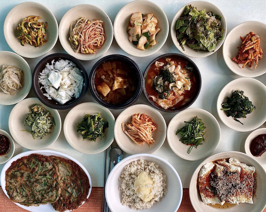 장릉 인근 보리밥 한 상. 영월의 소박한 정성을 맛보기에 좋은 한 상이다. / 이미지 출처: 시티컷 인스타그램 @city_cut_