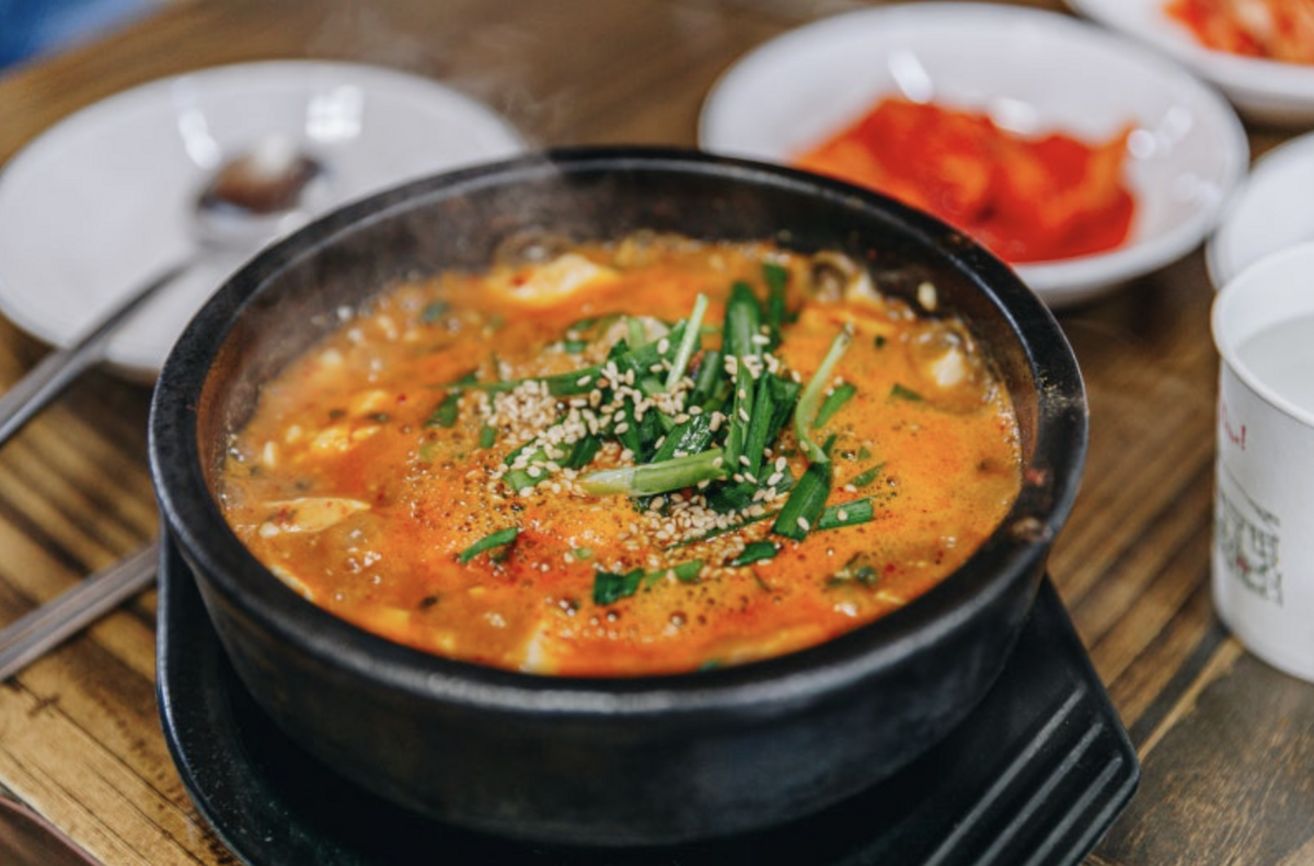 또다른 대표 메뉴 다슬기 순두부 해장국. 순두부 해장국에 다슬기 풍미가 더해져 국물의 깊이가 살아난다. 이미지 출처: 네이버 블로그 불친절한희준씨