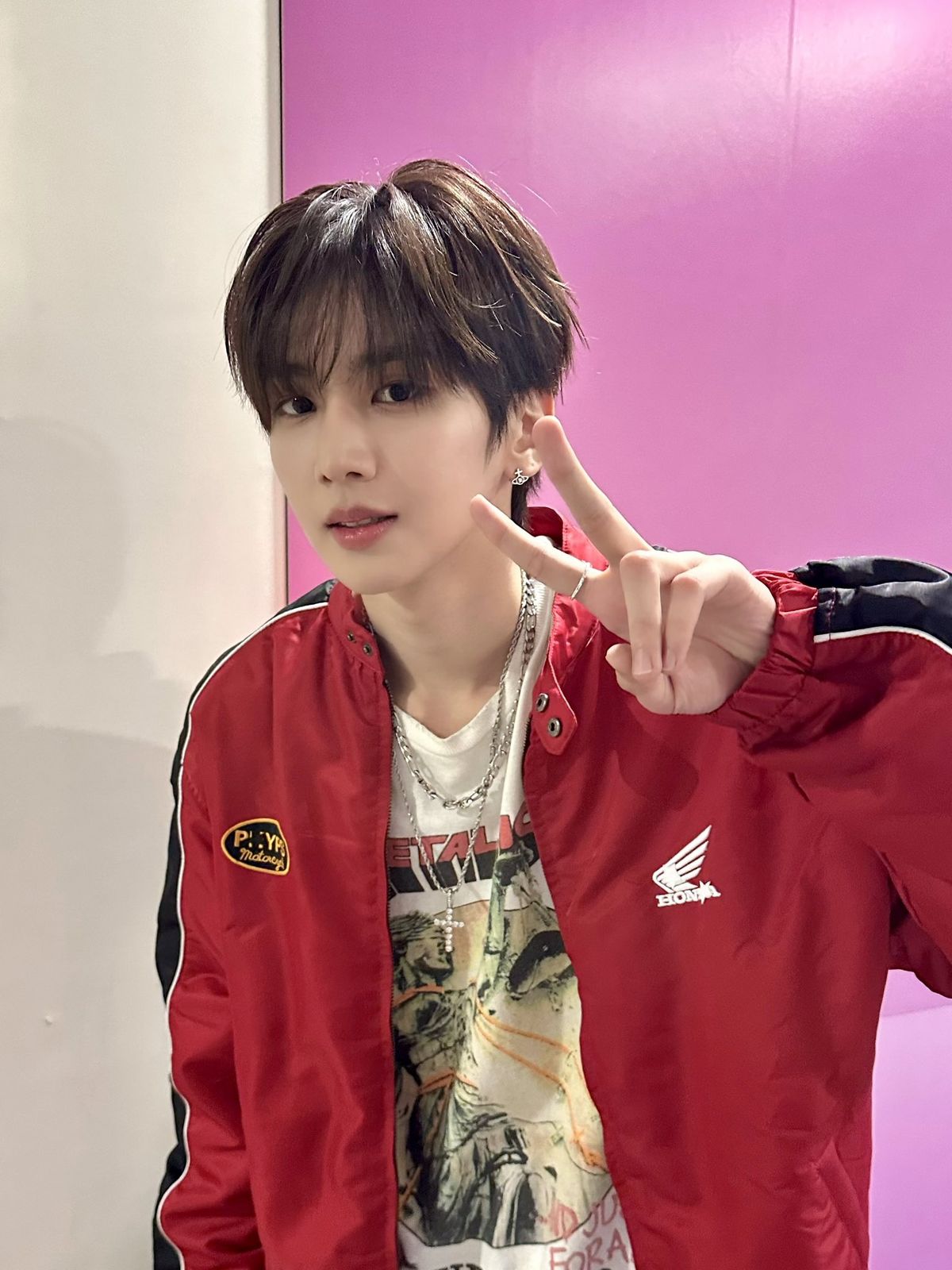 혼다 레이싱 블루종을 착용한 82MAJOR 남성모 / 이미지 출처: 82MAJOR X @82MAJOR_231011