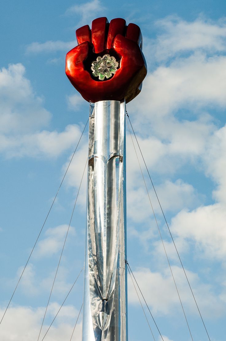 곤조 피스트 모양을 본뜬 헌터 톰슨의 관 | 출처: 게티이미지