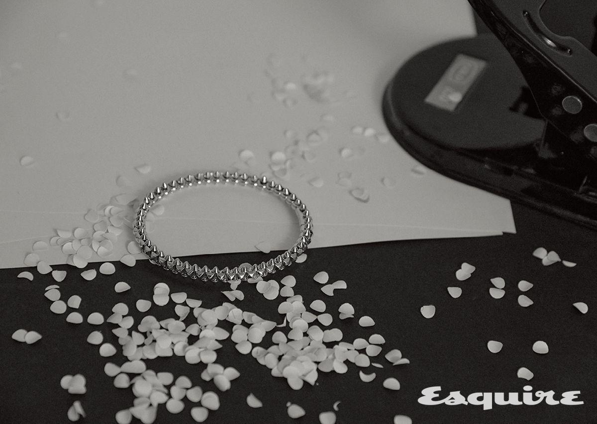 화이트 골드 클래쉬 드 까르띠에 미디엄 브레이슬릿.