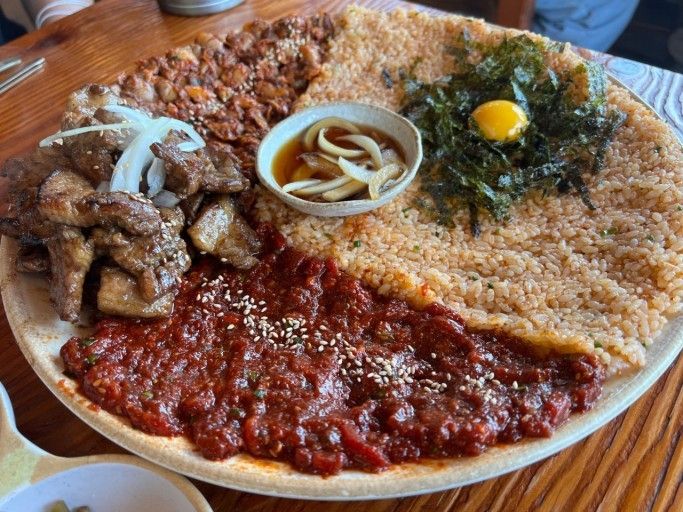 ‘황남스페셜’은 세 가지 비빔밥의 맛을 한번에 즐길 수 있다. / 출처: 황남비빔밥 네이버지도 업체 제공