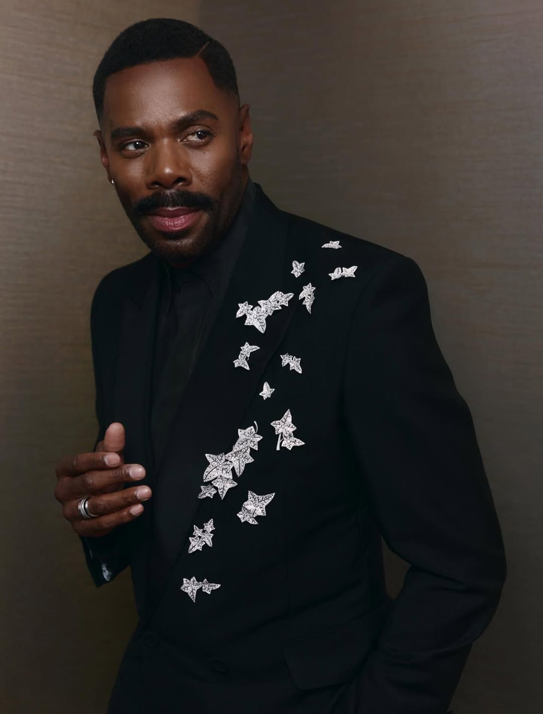 부쉐론 브로치를 한 콜먼 도밍고 / 이미지 출처: @kingofbingo