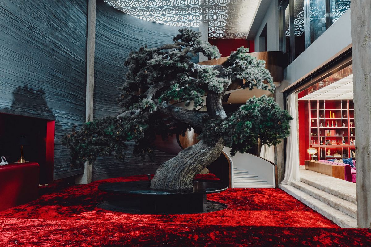 '레이디 두아' 제작 팀은 청담동의 프라이빗 한 공간을 재현하는 것에 노력을 기울였다. / 이미지 출처: 넷플릭스 