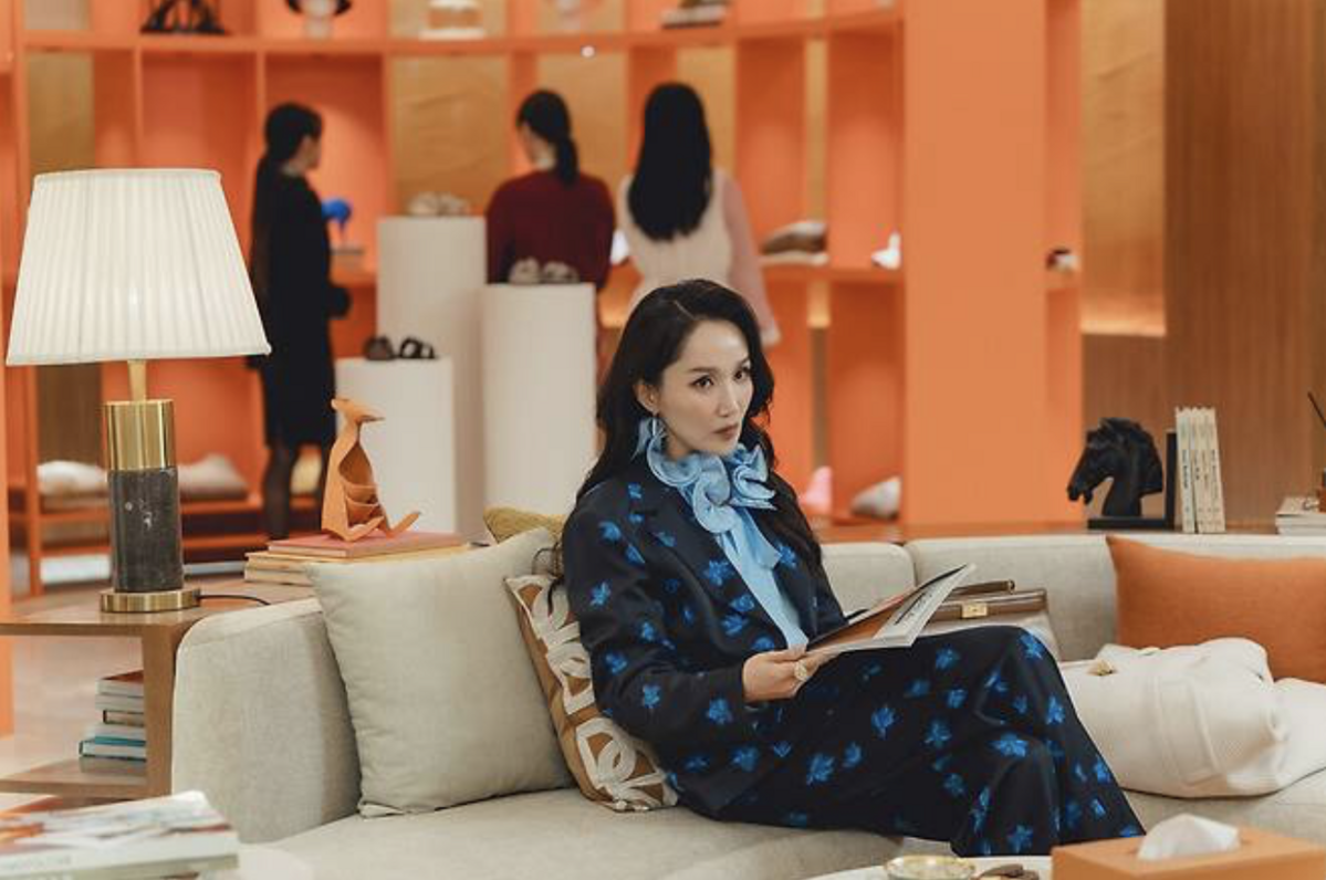 실제로 청담동엔 일반인은 들어갈 수 없는 VIP들을 위한 공간과 서비스가 있다. / 이미지 출처: 넷플릭스