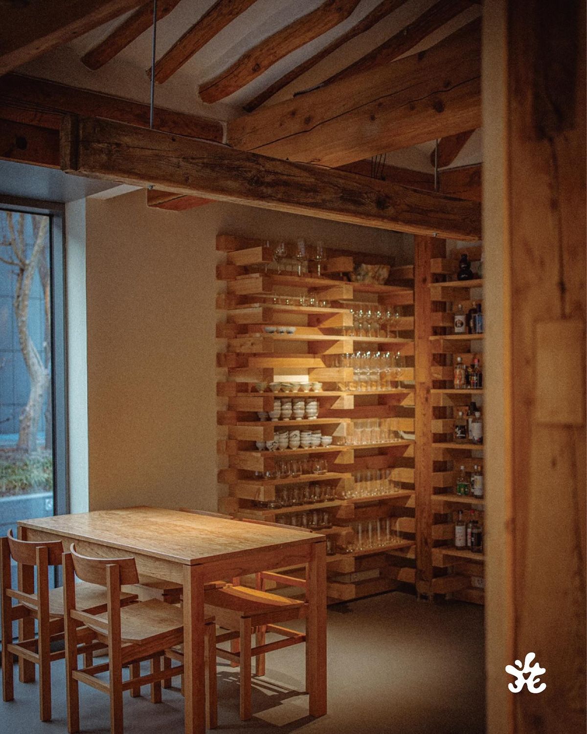 한옥을 리모델링해 모던한 공간으로 재탄생시켰다. / 이미지 출처 : 인스타그램 @root_anguk