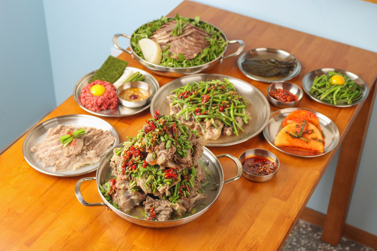 미나리를 재료로 한 각종 요리를 맛볼 수 있는 능동미나리 / 이미지 출처: 네이버 업체 등록