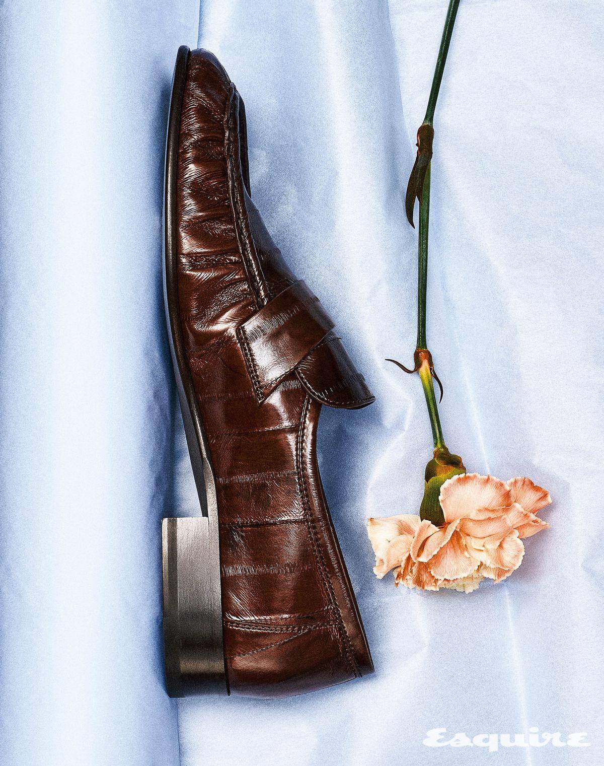 소프트 일스킨 로퍼 가격 미정 더 로우.