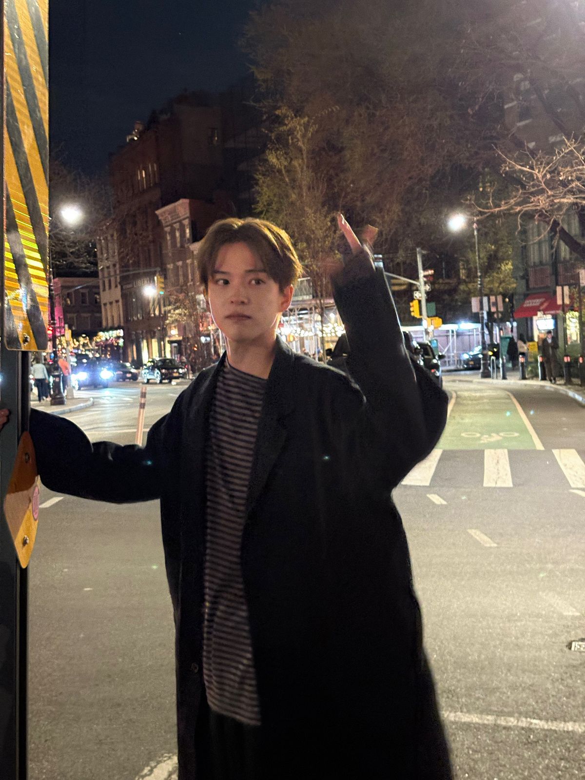 다양하게 활용 가능한 롱 슬리브 / 이미지 출처: 인스타그램 트레저 위버스 커뮤니티