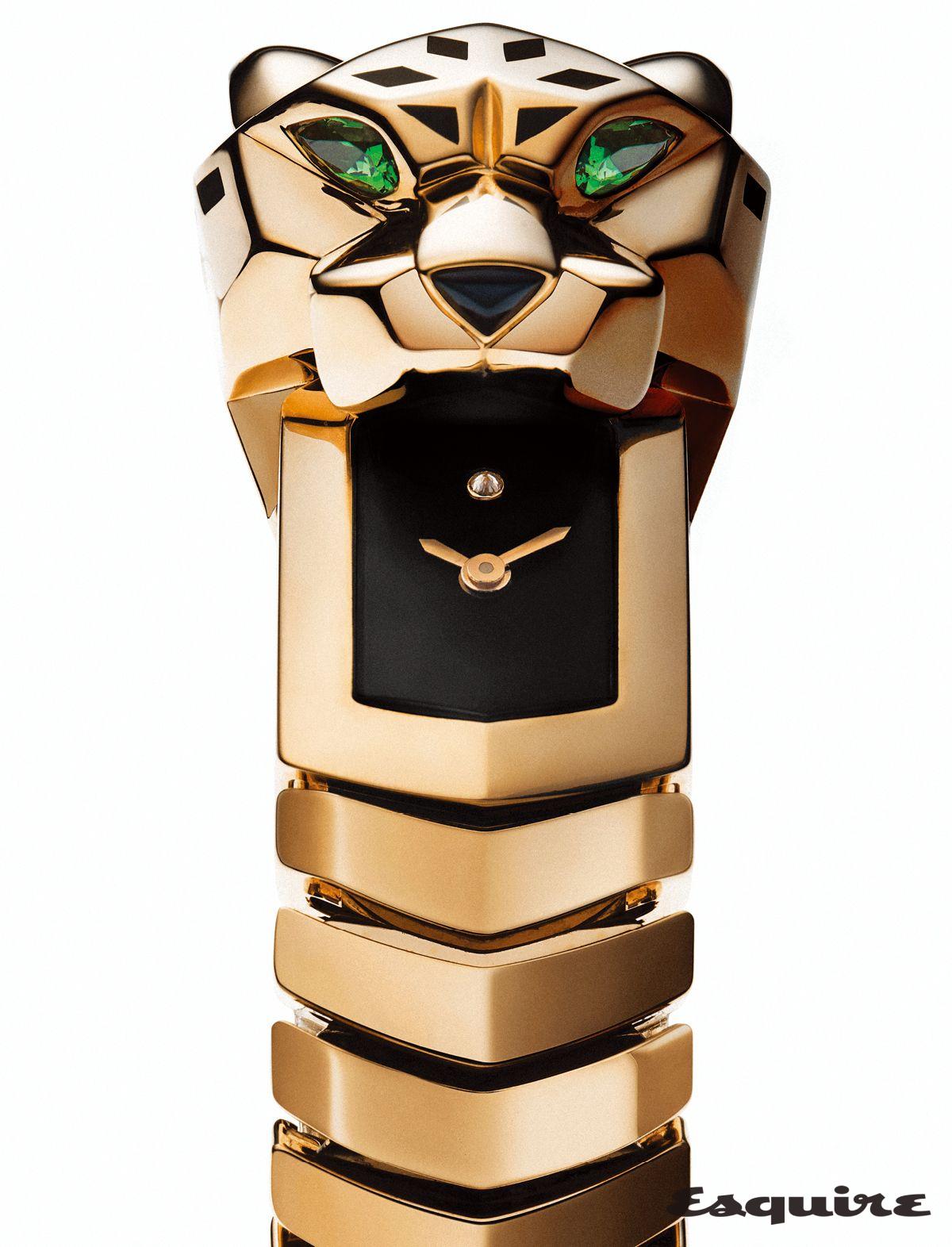 핑크 골드 팬더 헤드에 페어 컷 차보라이트, 오닉스, 블랙 래커를 장식한 라 팬더 드 까르띠에 워치.