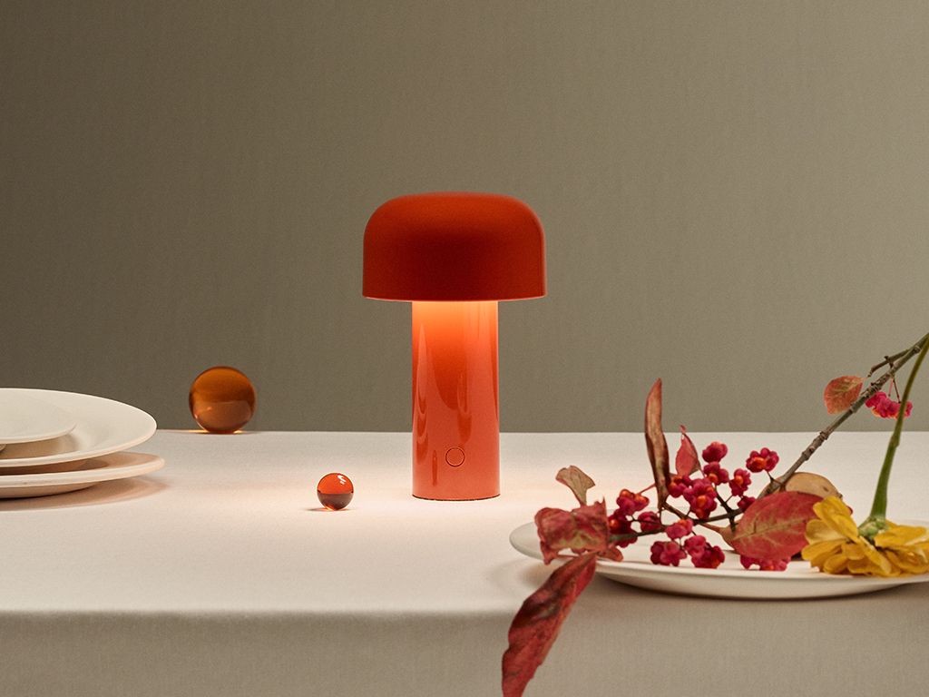 귀여운 실루엣과 은은한 빛이 특징인 플로스 벨홉 / 이미지 출처: 플로스(Flos)