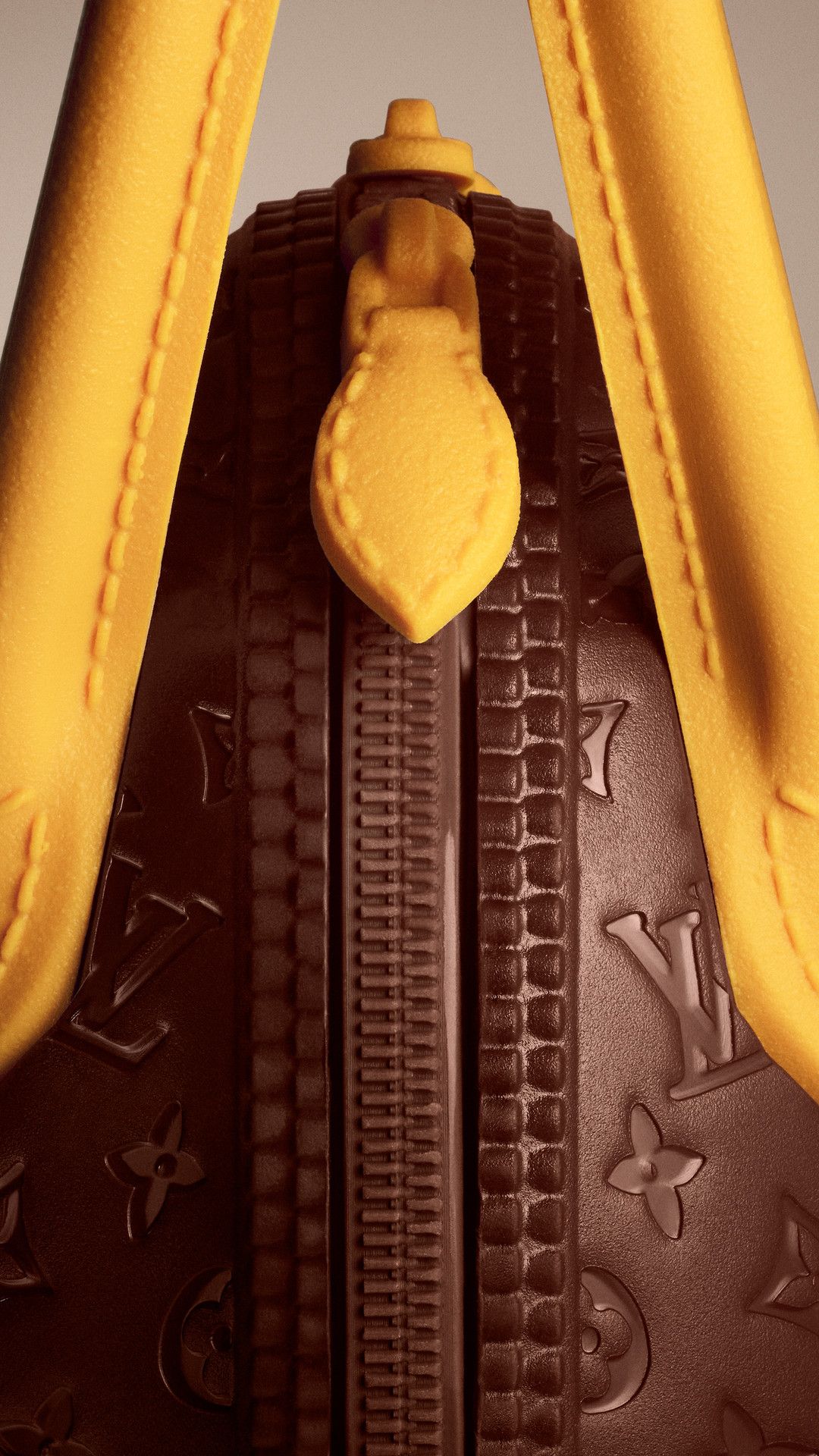 핸들에 옐로 컬러가 더해진 2026 초콜릿 에그 백 / 이미지 출처: 루이 비통